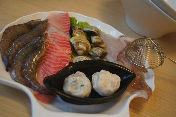 高雄 鳳山。湯饌涮涮鍋，來自澎湖的海味
