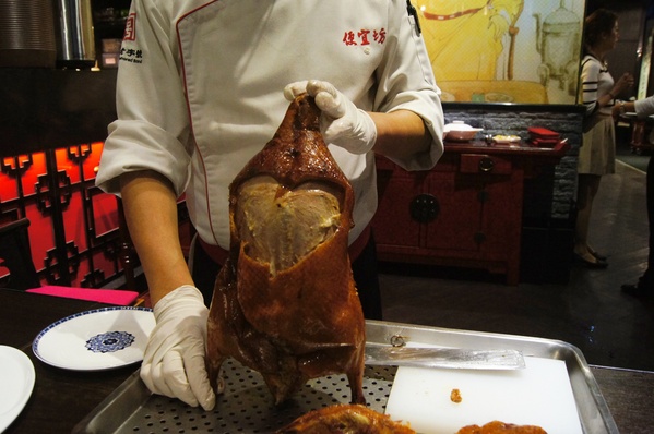 便宜坊燜爐烤鴨，600年歷史的北京烤鴨名店高雄飄香
