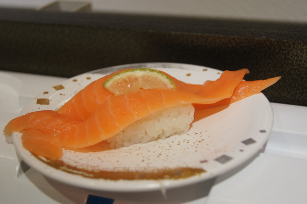 高雄 天晴迴轉壽司，精彩絕倫的鮪魚解體秀x頂級美味鮪魚大腹