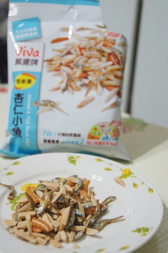 【體驗】VIVA 萬歲牌柿米果杏仁小魚，原味、海苔、香辣三種口味 一次滿足~