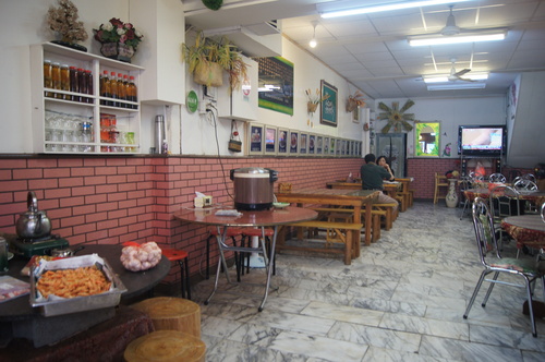 梅子特色小吃，寶來風味餐館、十八羅漢山服務區、美濃老牌粄條(辣椒醬)