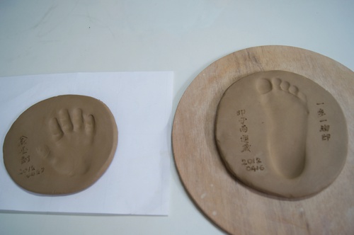 寶寶們的手腳印陶板