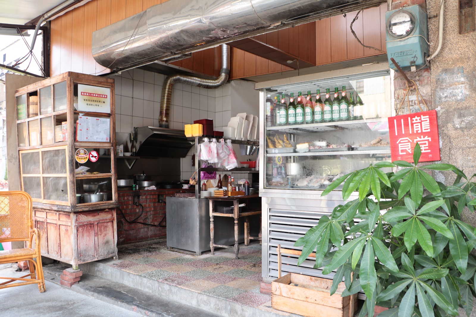 雲林 土庫。川龍食堂，在地飄香70年復古老店 x 錦魯麵、紅糟肉飯、扁魚白菜火鍋