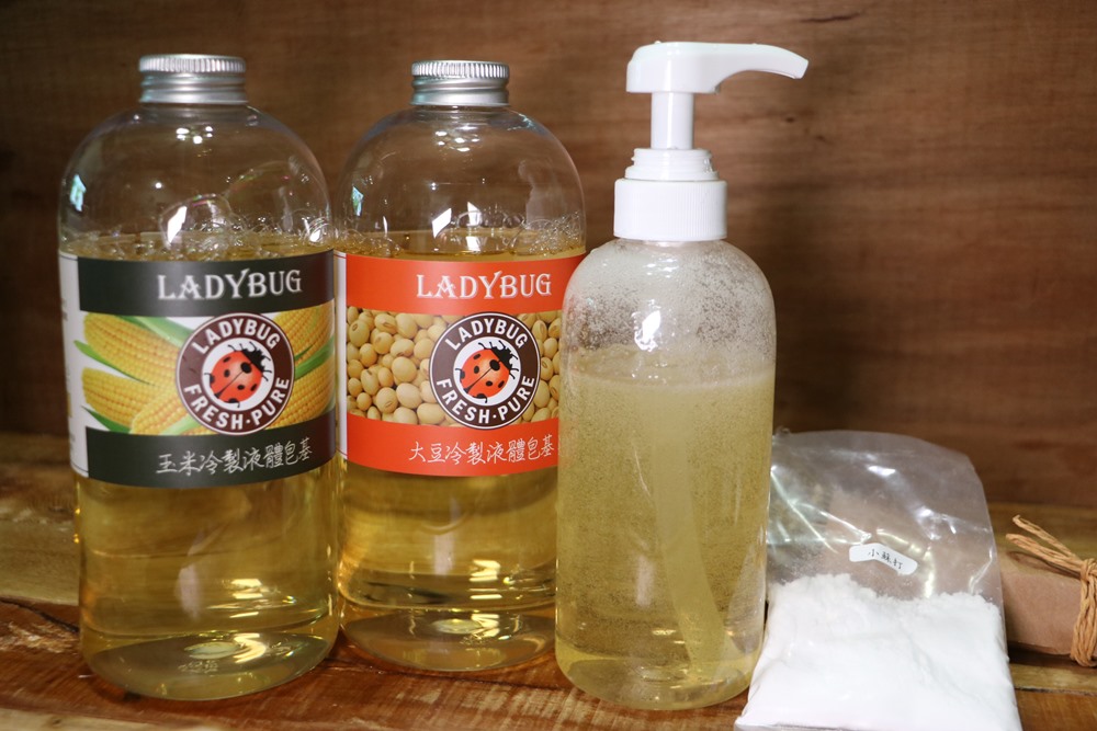 宅配。LADYBUG 天然液體皂基，3分鐘快速DIY/ 無須加熱即可製作/ DIY環保清潔液 / 天然無毒