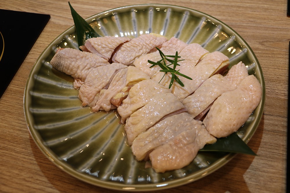 嘉義火鍋推薦。MUKI Shabu Shabu 木吉涮涮鍋，超奢華日本A5黑毛和牛、慢火熬煮6小時