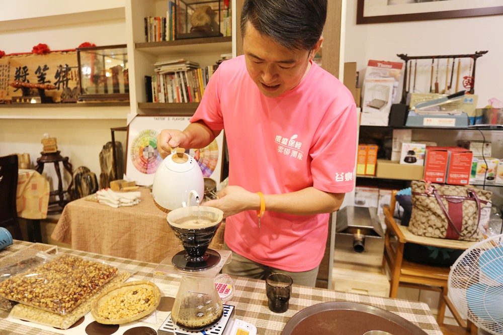 古坑咖啡推薦。谷泉咖啡莊園，咖啡烘焙、手沖體驗、簡餐、火鍋 x 咖啡歷史人文學院 認識台灣咖啡的歷史