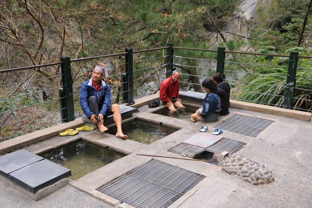 台東景點。栗松野溪溫泉，如上帝踏過的足跡 台灣最美野溪秘境 x 專業嚮導 奧丁丁在地體驗