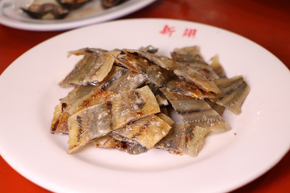 東港華僑市場美食。王匠生魚片專賣店、瑞字號旗魚黑輪、啊進師海鮮 代客料理蒸煮