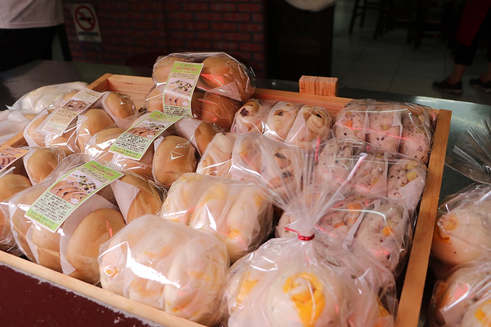 東港美食。福包園手工包子饅頭，傳統麵食新創意 中式和果子、還可以客製化製作壽桃、素包子