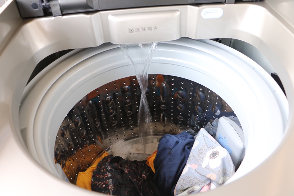 開箱。HERAN 禾聯手洗式洗衣機 白金級不鏽鋼內槽 槽洗淨+冷風乾 x 大容量洗衣 洗衣不打結