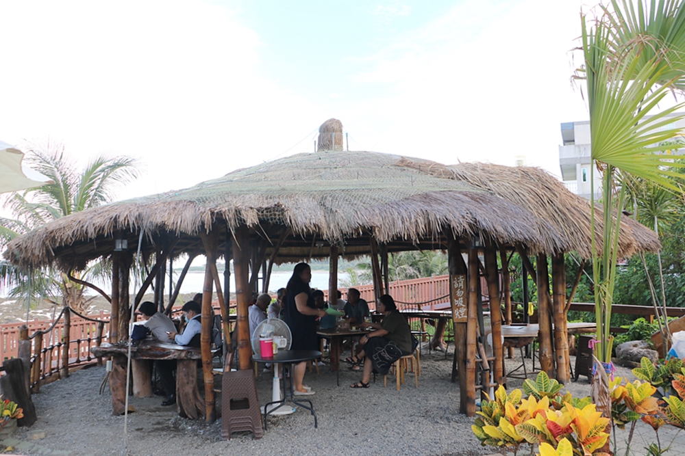 台東景觀咖啡廳。可可娜咖啡 Coconut Cafe' 坐擁無敵海景 富山護漁區 踩水玩沙