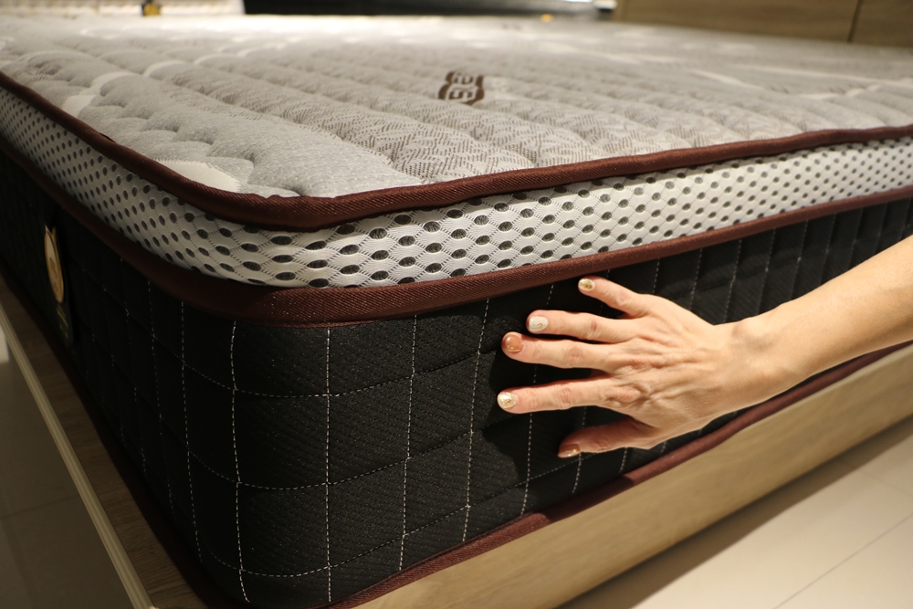 高雄床墊推薦。床工場生活館 巨蛋旗艦館 100%台灣製造床墊專賣 只有躺過才會知道的舒適感 優質床墊選擇