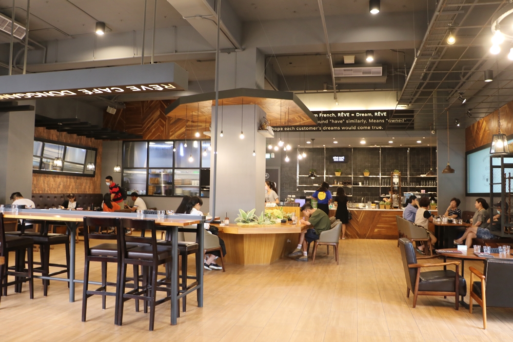 屏東 東港。RÊVE Café 黑浮咖啡 時尚舒適的工業風用餐環境