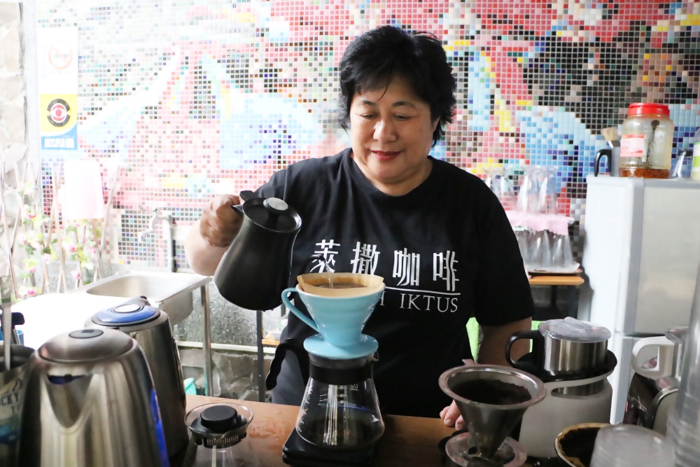 高雄 那瑪夏。萊撒咖啡 手沖咖啡 喝益生菌長大的咖啡 高品質咖啡 x 那瑪夏區公所前