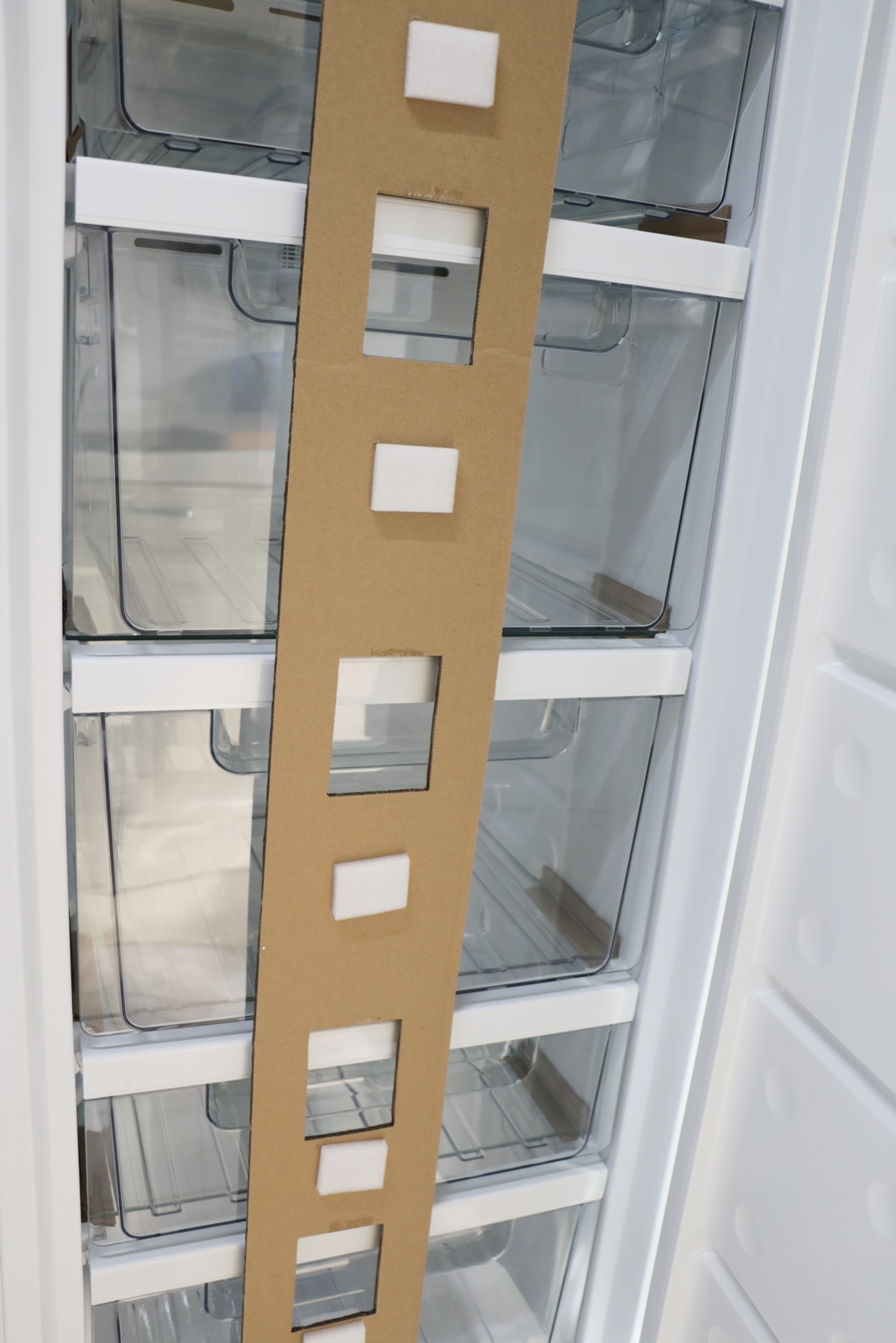 開箱。Frigidaire富及第 260L 低溫無霜冷凍櫃／極致省電／直立式窄身／急速冷凍