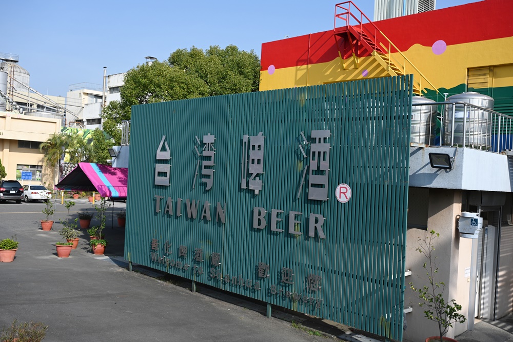 台南一日遊。台灣好行觀光公車主題小旅行 微醺巴士｜搭乘雙層巴士暢遊台南、DIY啤酒花披薩、精釀啤酒、露天茶飲酒吧