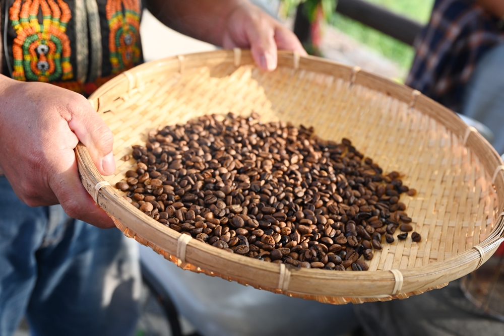 屏東美食。瑪家好山林咖啡工坊、自然農法栽培、手沖咖啡體驗、烘豆體驗、享受咖啡迷人時光！