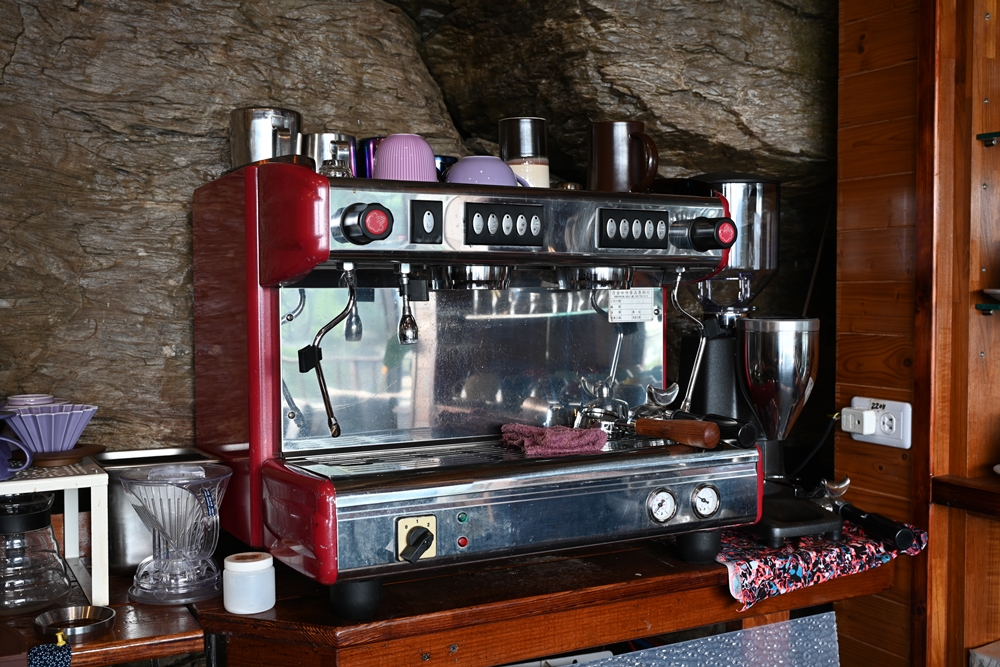 屏東景觀咖啡。舊瑪家部落 巴格達外 Pakedavai家 咖啡&輕食 懸崖上的咖啡廳 還有露營區可預訂！