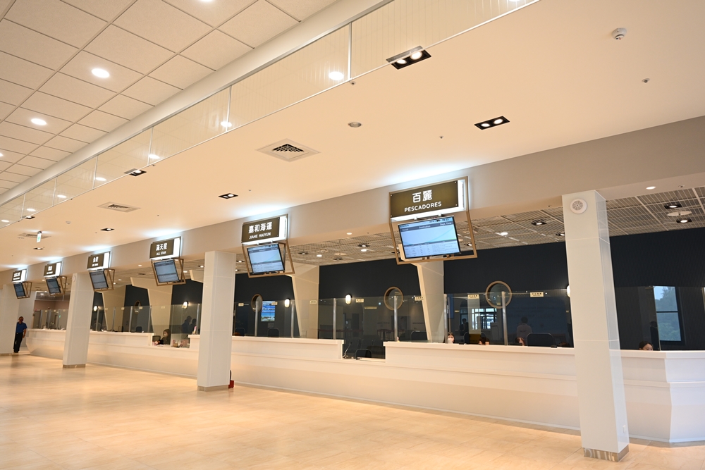 2022跳島旅遊新選擇。布袋港旅客服務中心2022全新開幕！媲美國際機場等級的候船大廳、五星級舒適便利的旅運空間！