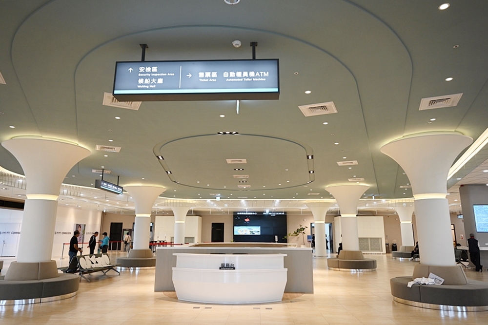 2022跳島旅遊新選擇。布袋港旅客服務中心2022全新開幕！媲美國際機場等級的候船大廳、五星級舒適便利的旅運空間！