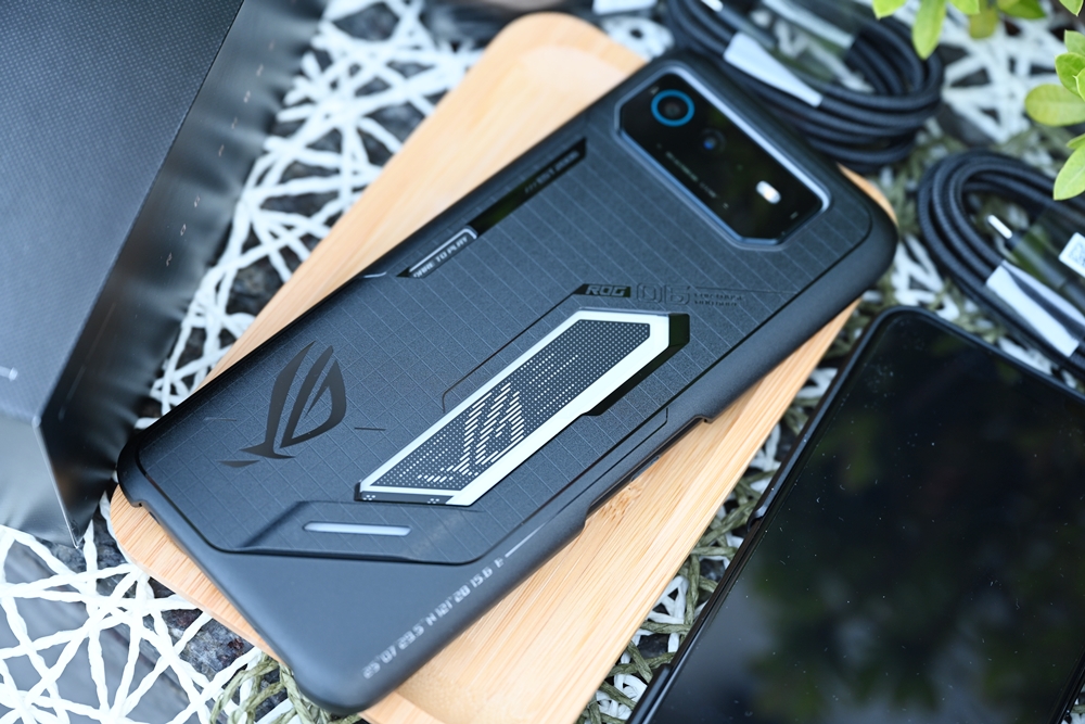 開箱。華碩 ROG Phone 6 空氣動力風扇6｜IPX4防水、165Hz螢幕、散熱快、超強續航力、 電競手機推薦