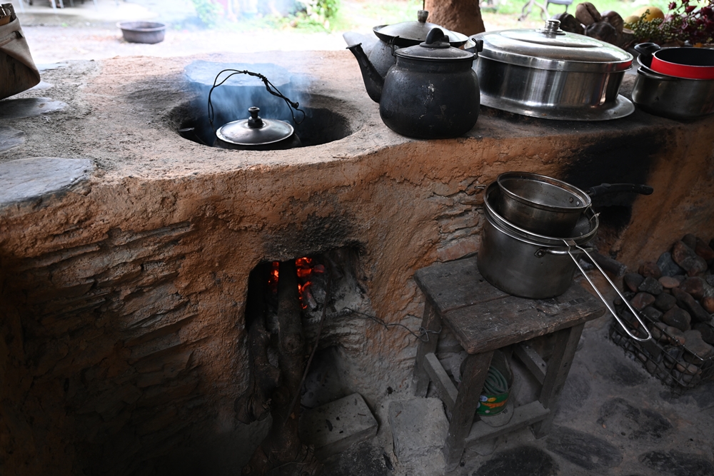 台東一日遊。達魯瑪克部落輕旅行、Dawana 達瓦娜家園 檳榔葉鞘食器DIY、南島風味饗宴、石頭火鍋