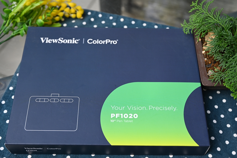 開箱。ViewSonic PF1020 ColorPro 10 吋繪圖板｜8192 階感壓等級、380克輕量機身、方便好攜帶！2023手寫板、繪圖板推薦！