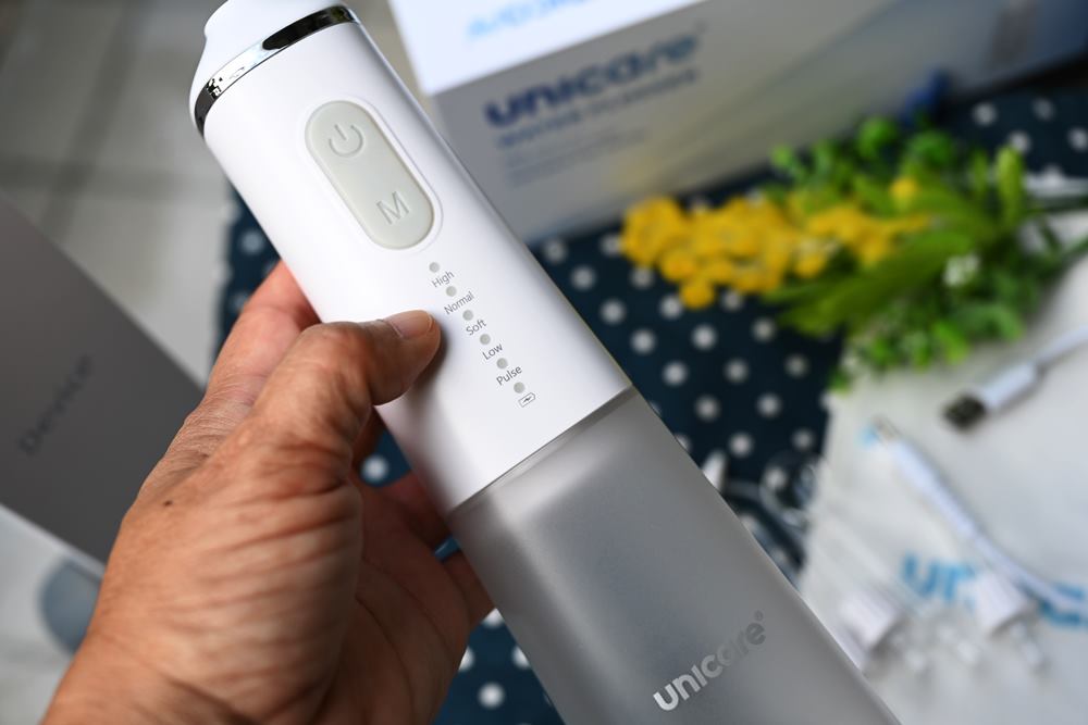 沖牙機推薦。unicare沖牙機 USB充電攜帶型｜6支噴頭、5段清潔模式、一分鐘1400次高效沖牙！