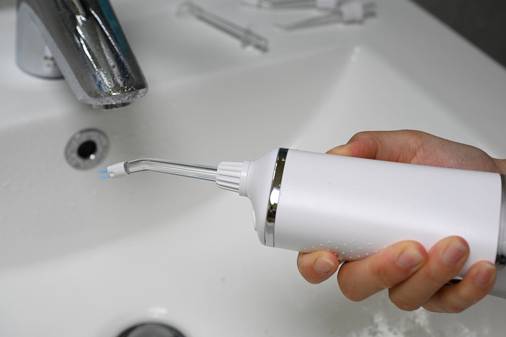 沖牙機推薦。unicare沖牙機 USB充電攜帶型｜6支噴頭、5段清潔模式、一分鐘1400次高效沖牙！