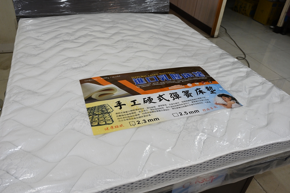 高雄林園特賣。安佳寢具床墊特賣會！防蹣抗菌白枕頭一顆只要100元、PLAYBOY、阿諾帕瑪3折出清，還有床墊、床包、涼被 通通優惠出清！