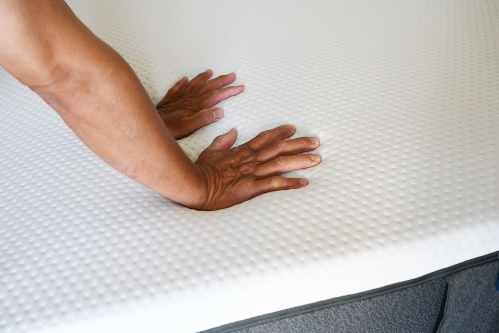 生活。Emma Hybrid 獨立筒床墊 五層分層設計 從頭到腳完美支撐、抗干擾、優質床墊推薦！