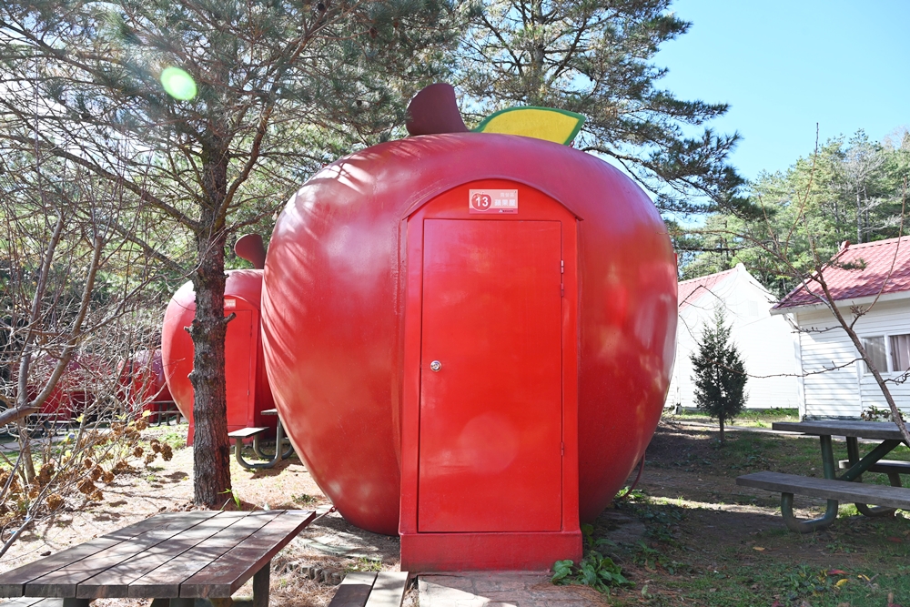 台中露營區推薦。福壽山農場 蘋果屋露營區 海拔最高 巨大蘋果露營區、 紅咚咚超Q萌蘋果屋！