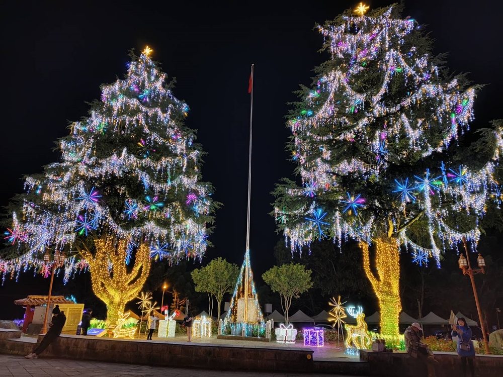 台中燈會。2023山谷燈光節｜一次走訪梨山、谷關 全台最高耶誕樹、28米雪松聖誕樹、最繽紛閃亮的喔熊！