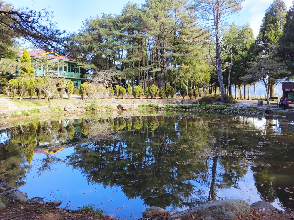 台中旅遊。福壽山農場天池、達觀亭、享受飽滿靈氣、芬多精、高山天然湖泊！