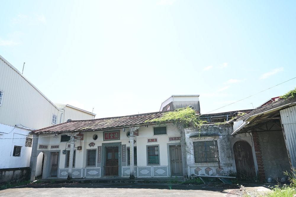 高雄旗山一日遊。深度走讀旗山大圓潭 解鎖山澗八里｜DIY、餵羊、餵雞、撿雞蛋，吃喝玩樂通通一把罩！