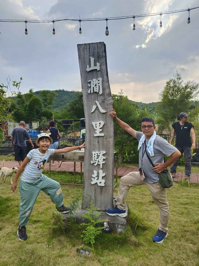 高雄旗山一日遊。深度走讀旗山大圓潭 解鎖山澗八里｜DIY、餵羊、餵雞、撿雞蛋，吃喝玩樂通通一把罩！