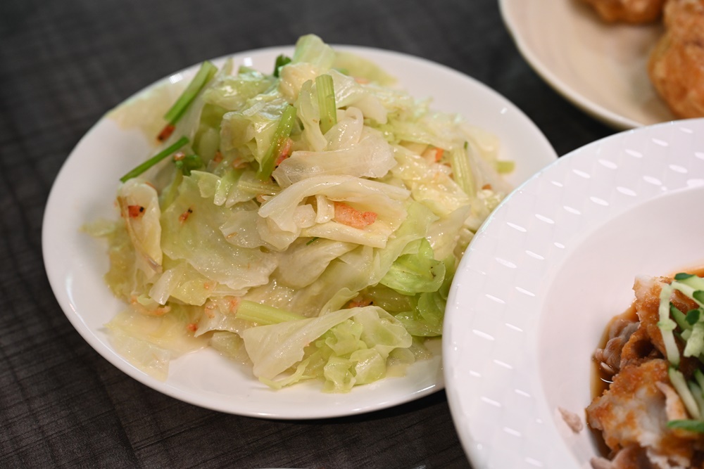 高雄聚餐推薦。芳師傅私房料理 河堤社區 家庭4人套餐、超值個人套餐、爸爸親像山六人套餐！