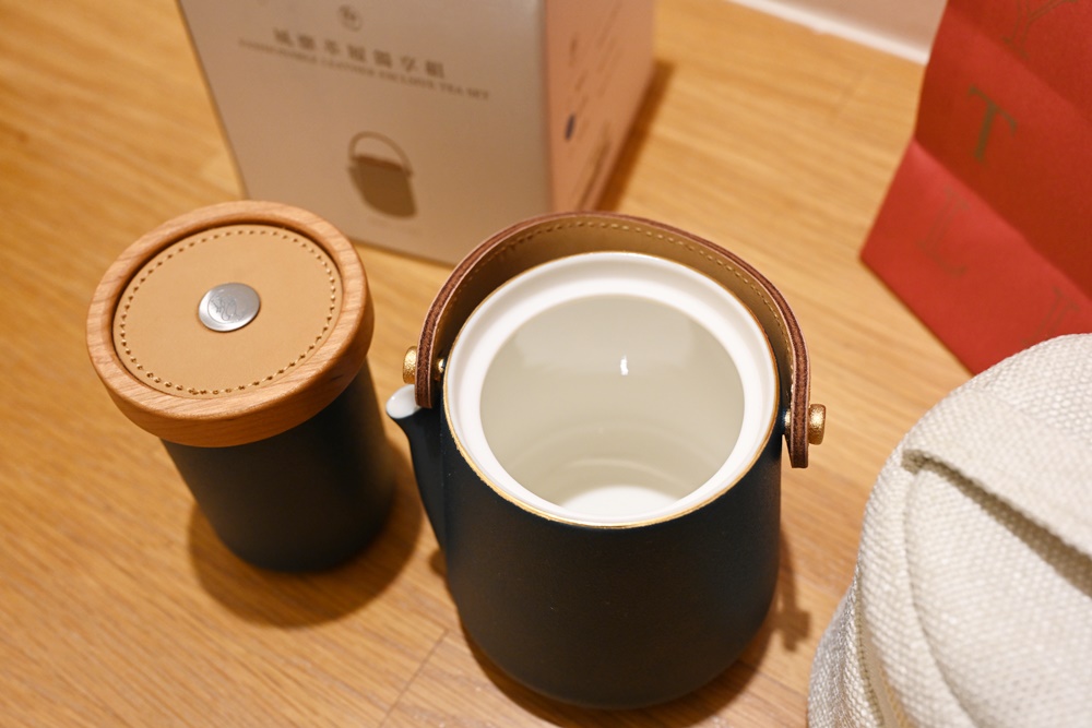 茶具旅行組推薦。Eilong宜龍茶器 風靡革履獨享布包旅行組／精品茶具／瓷壺泡茶