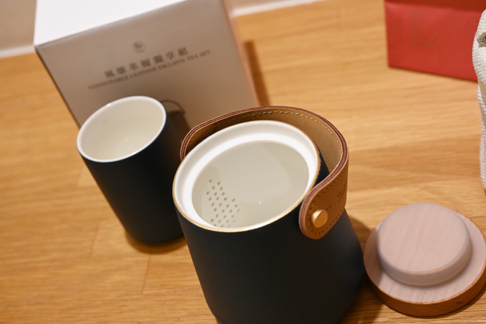 茶具旅行組推薦。Eilong宜龍茶器 風靡革履獨享布包旅行組／精品茶具／瓷壺泡茶