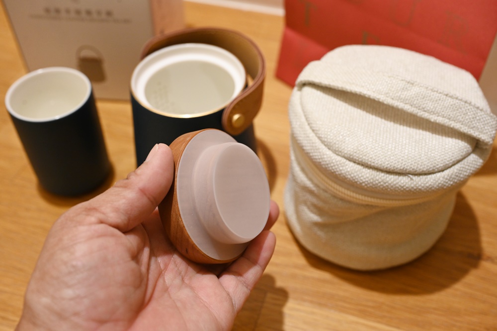 茶具旅行組推薦。Eilong宜龍茶器 風靡革履獨享布包旅行組／精品茶具／瓷壺泡茶