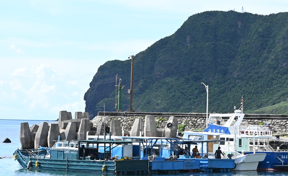 蘭嶼一日遊。台東部落食尚 東清部落 飛魚一夜干、蘭嶼秘境、景點推薦！