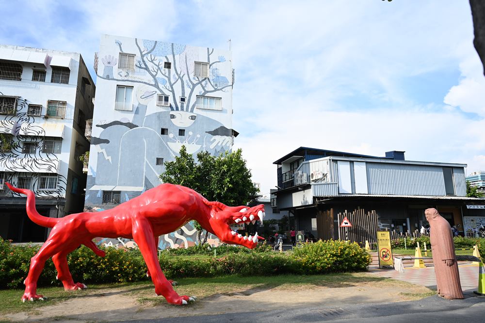 高雄住宿推薦。HOTEL COZZI和逸飯店 高雄中山館 一泊一食 還送Yogibo美國懶骨頭沙發體驗！高雄三多商圈住宿推薦！