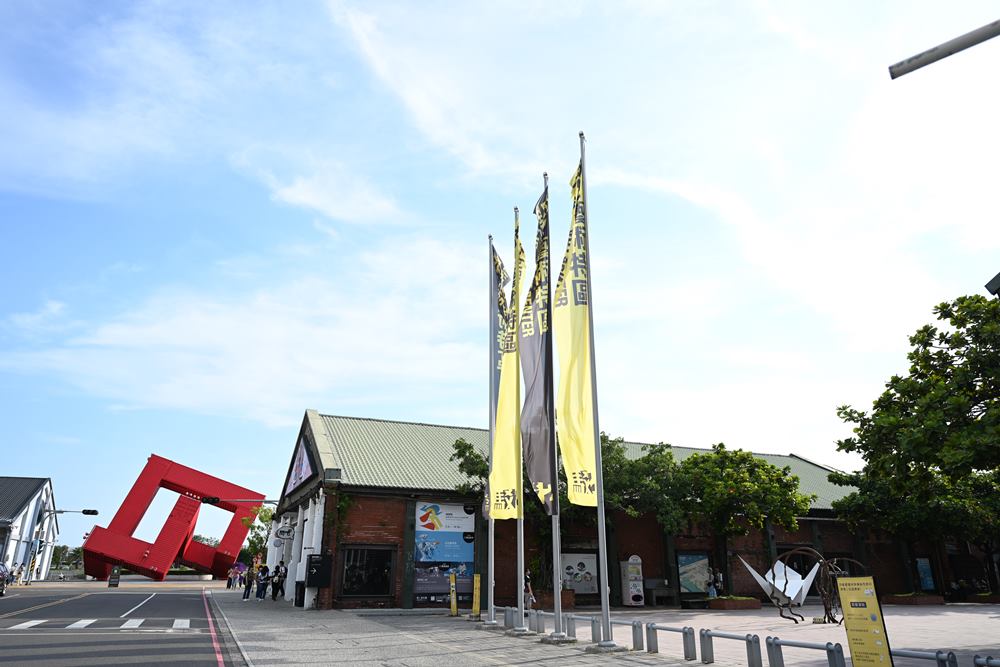 高雄住宿推薦。HOTEL COZZI和逸飯店 高雄中山館 一泊一食 還送Yogibo美國懶骨頭沙發體驗！高雄三多商圈住宿推薦！