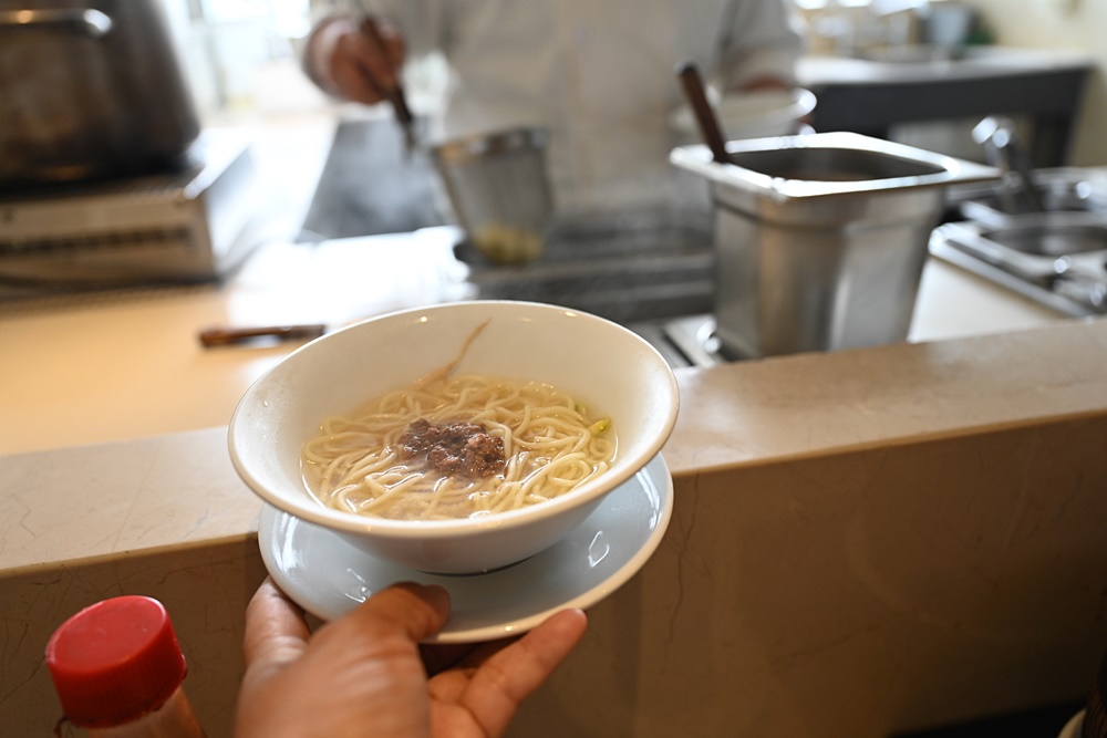 高雄住宿推薦。HOTEL COZZI和逸飯店 高雄中山館 一泊一食 還送Yogibo美國懶骨頭沙發體驗！高雄三多商圈住宿推薦！