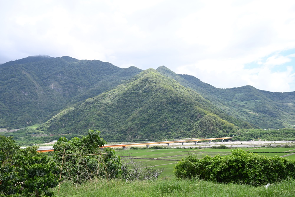 來趣台東一日遊。台東海端初來部落 淺山旅遊、DIY、初來散步、初來大橋、俊男號現點現烤美味！