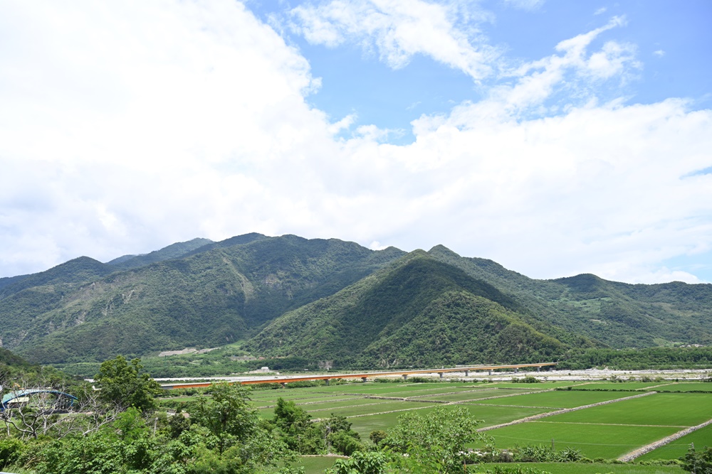 來趣台東一日遊。台東海端初來部落 淺山旅遊、DIY、初來散步、初來大橋、俊男號現點現烤美味！