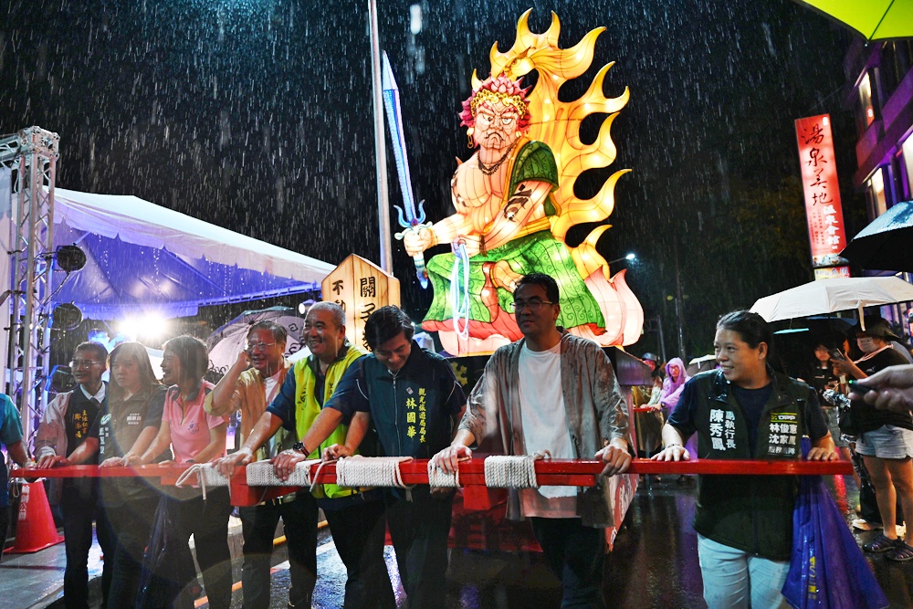 台南關子嶺二日遊。不動明王夜祭巡行 2024關子嶺溫泉美食節 全台唯一的泥漿溫泉、關子嶺老街、住宿、美食推薦！