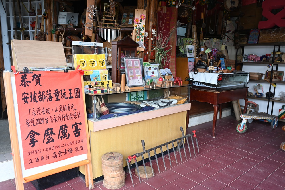 屏北一日遊。原民部落探索之旅、認識屏東可可、安坡部落DIY古早味童玩趕鳥器、葉子還可以手編做耳環喔！