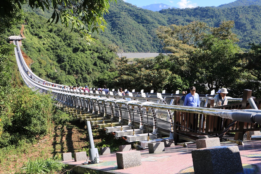 屏北一日遊。原民部落探索之旅、認識屏東可可、安坡部落DIY古早味童玩趕鳥器、葉子還可以手編做耳環喔！