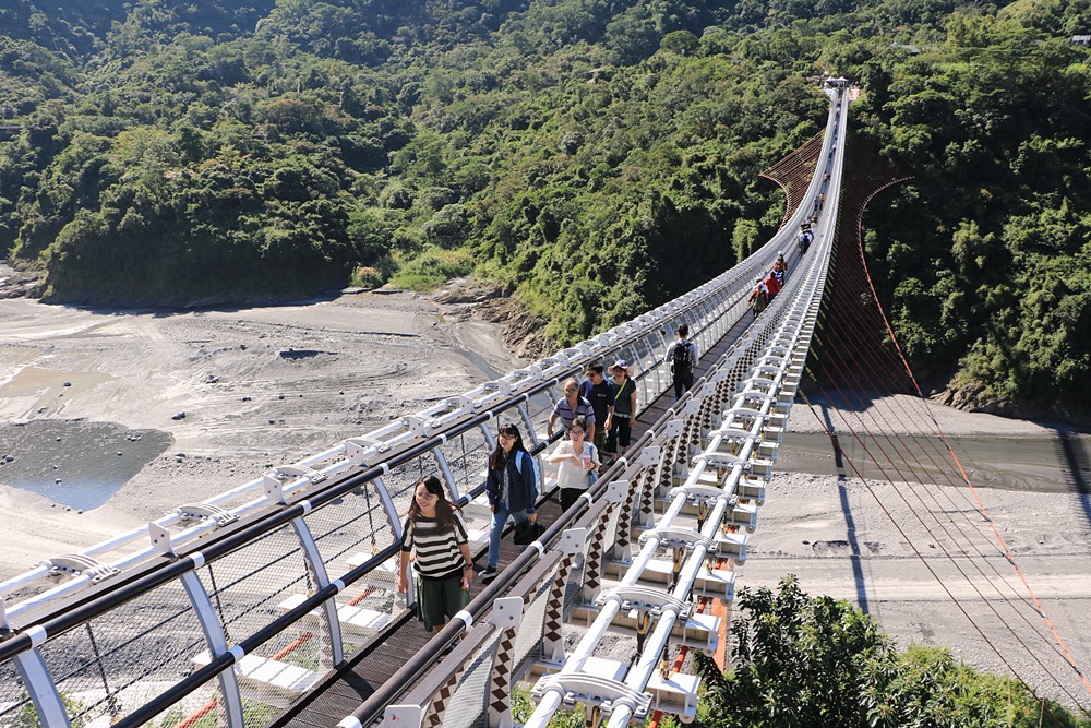 屏北一日遊。原民部落探索之旅、認識屏東可可、安坡部落DIY古早味童玩趕鳥器、葉子還可以手編做耳環喔！